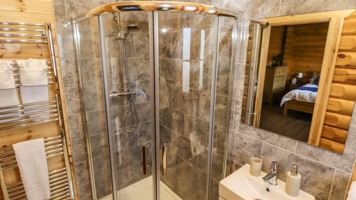 Pine Lodge - Photo 16