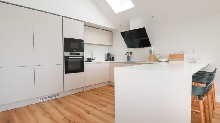 Porth Cove - Photo 9