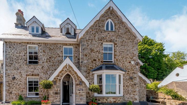 Rhodewood Lodge - Photo 1