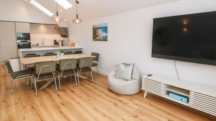 Porth Cove - Photo 6