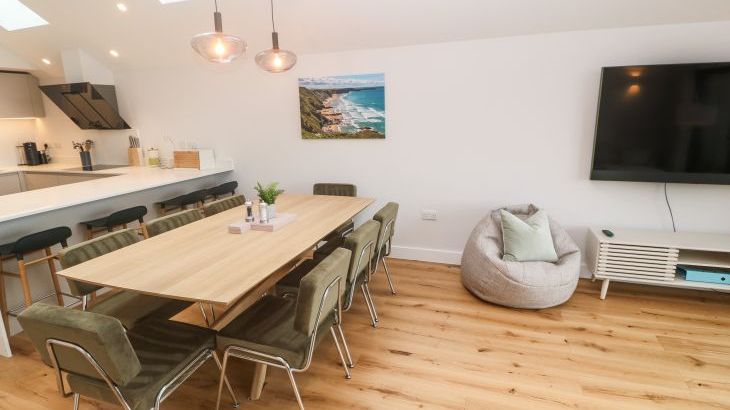 Porth Cove - Photo 8