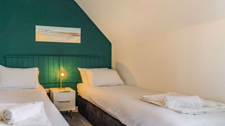 Lantern House - Photo 16