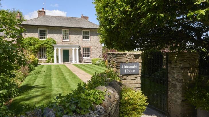 Gitcombe House - Photo 1