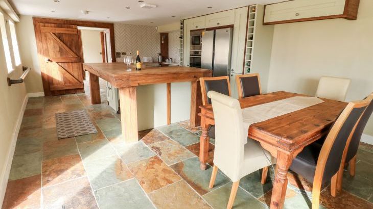 Green Barn - Photo 6