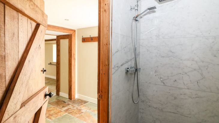 Green Barn - Photo 8