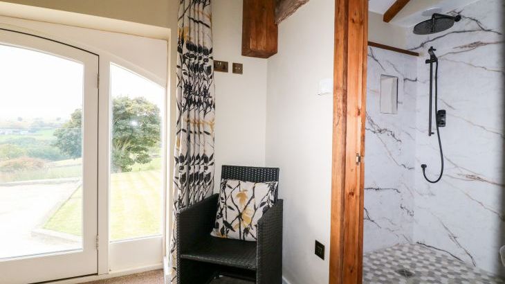 Green Barn - Photo 10