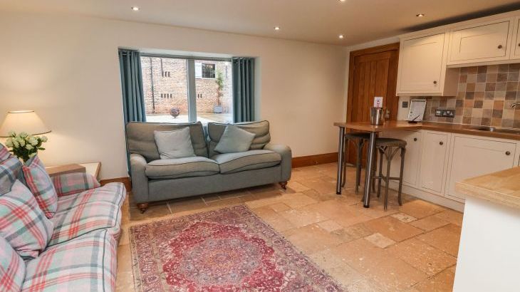 Hornington Lodge - Photo 1