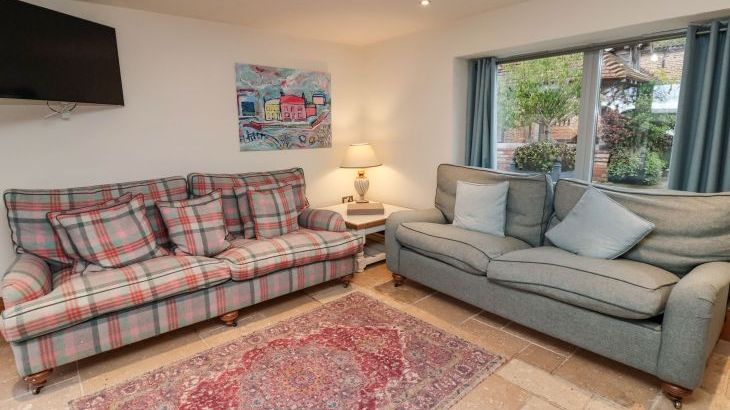 Hornington Lodge - Photo 2