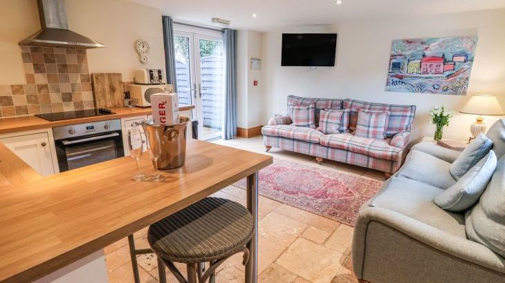 Hornington Lodge - Photo 3