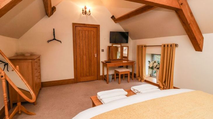 Hornington Lodge - Photo 8