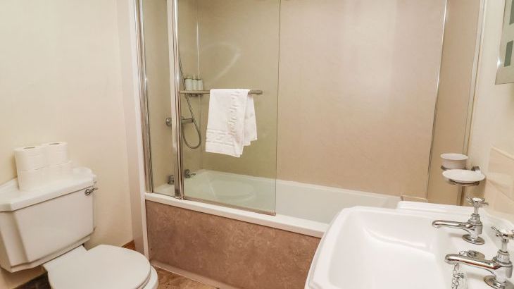 Hornington Lodge - Photo 11