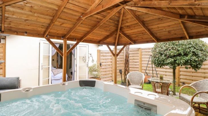 Red Brick Retreat - Photo 20