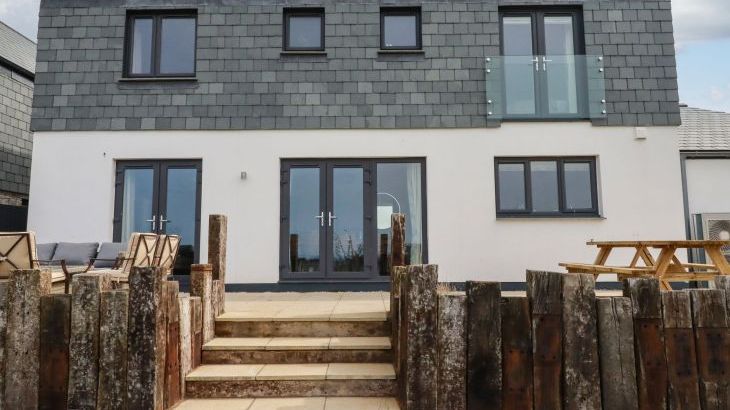 Lavender House - Photo 2