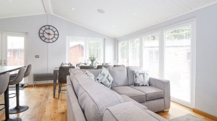 Lakes Lodge - Photo 3