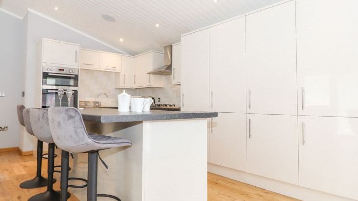 Lakes Lodge - Photo 12