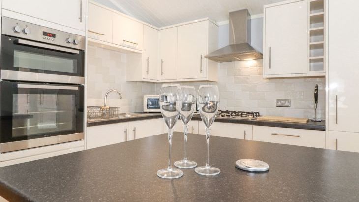 Lakes Lodge - Photo 15