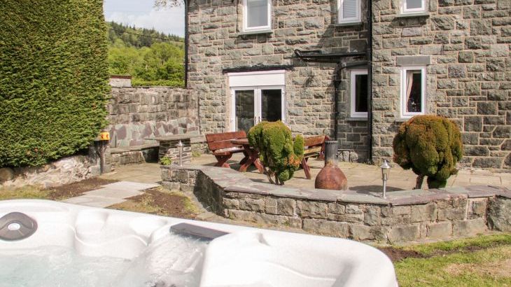 Gwern Borter Manor - Photo 2