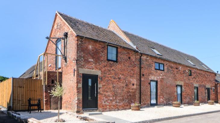 Langley Barn - Photo 1