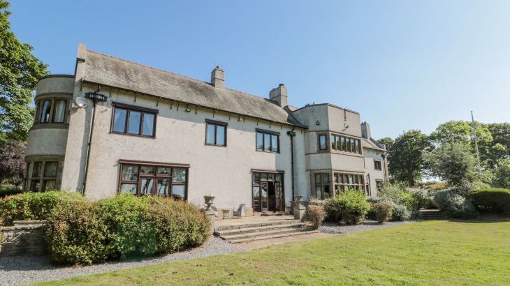 Highcliffe Manor - Photo 2