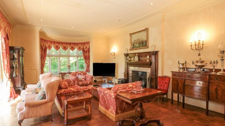 Highcliffe Manor - Photo 4