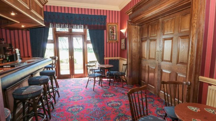 Highcliffe Manor - Photo 8