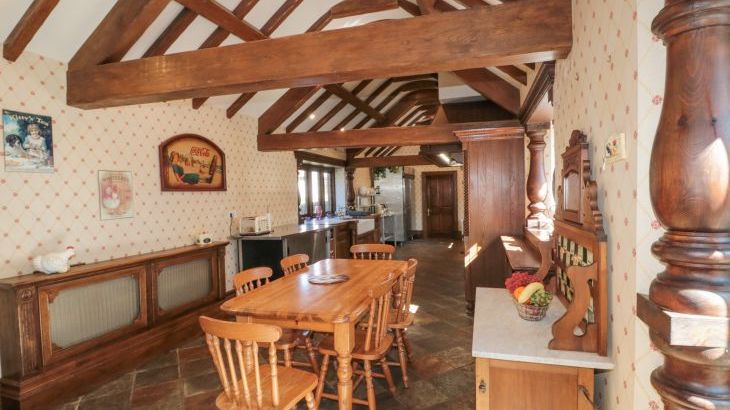 Highcliffe Manor - Photo 18