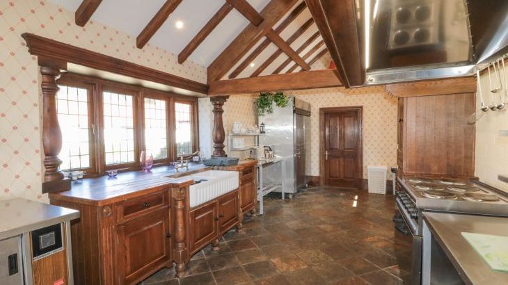 Highcliffe Manor - Photo 19