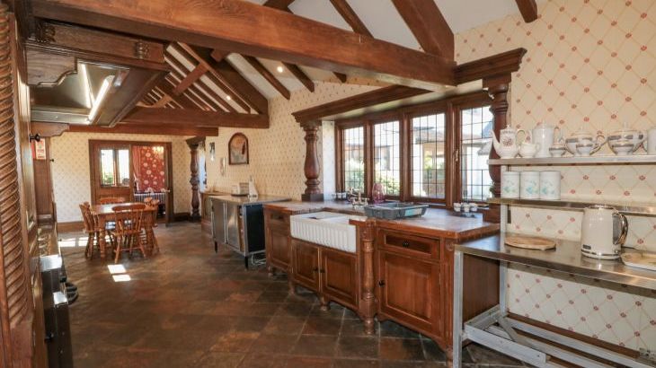 Highcliffe Manor - Photo 20