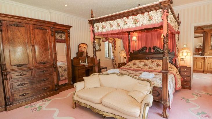 Highcliffe Manor - Photo 32