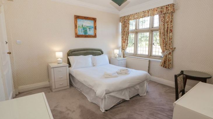 Highcliffe Manor - Photo 39