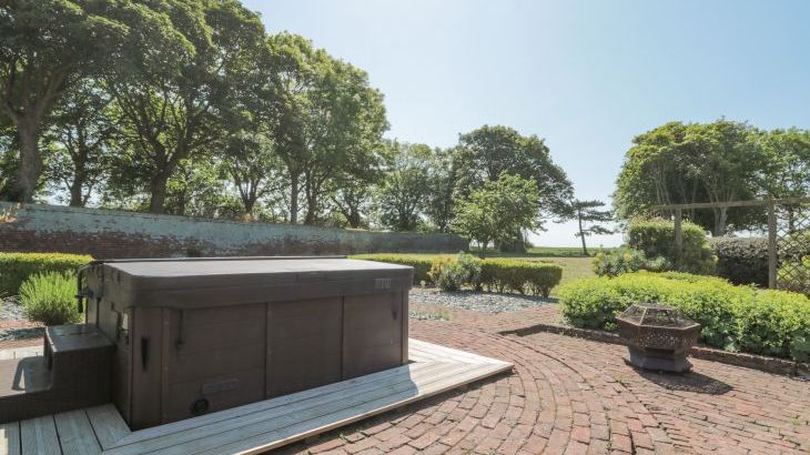 Highcliffe Manor - Photo 52