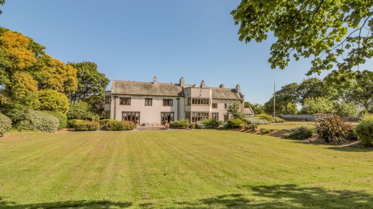 Highcliffe Manor - Photo 3