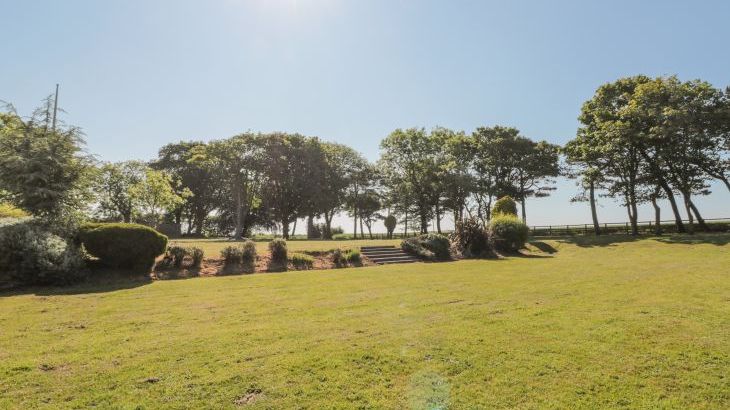 Highcliffe Manor - Photo 54