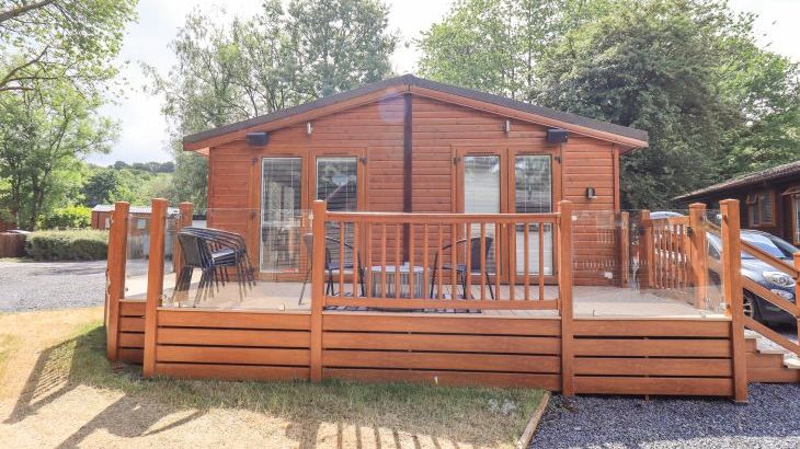 Lakes Lodge - Photo 1