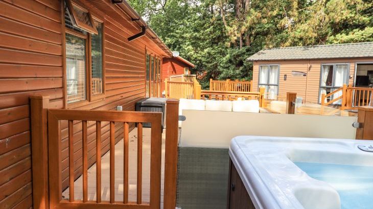 Lakes Lodge - Main Photo