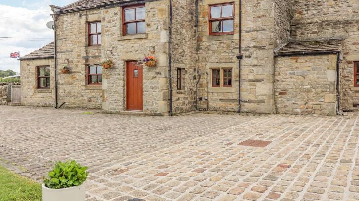 Orcaber Farmhouse - Photo 1