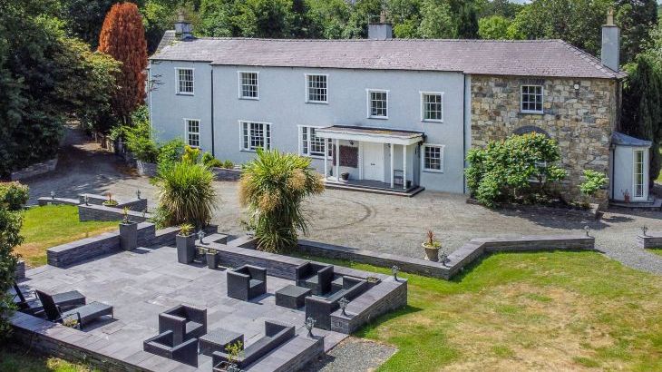 Bryn Derwen - Main Photo