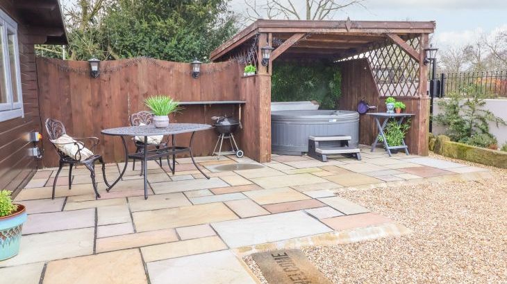 Westfield Lodge - Photo 1