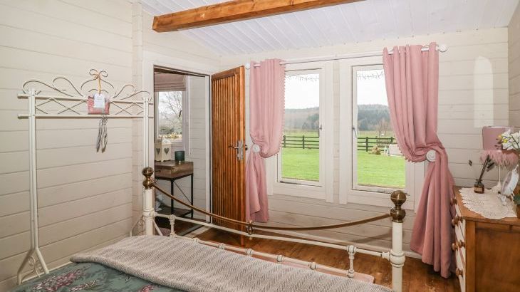 Westfield Lodge - Photo 8