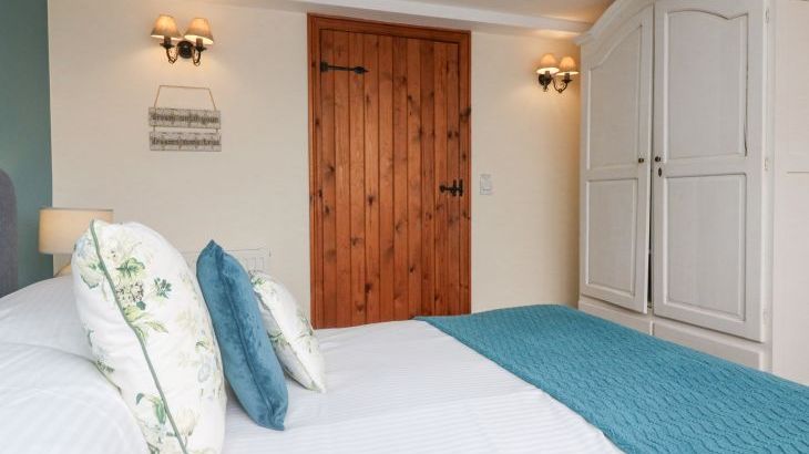 Apple Barn - Photo 17