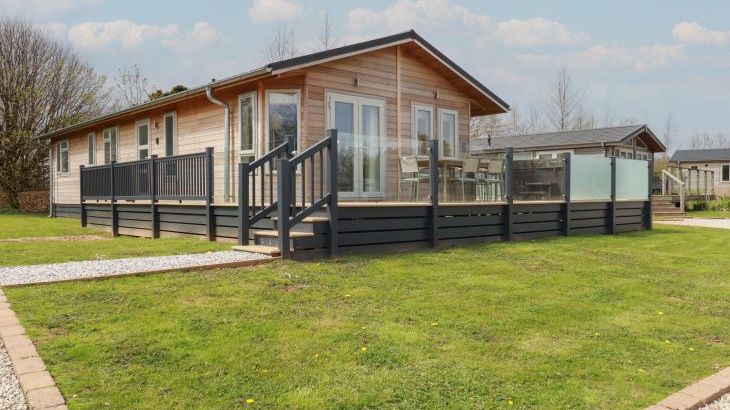 4 Meadow Retreat - Main Photo