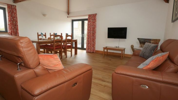 Swallows Nest - Photo 3