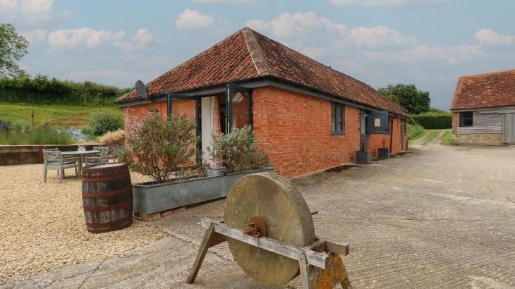 Swallows Nest - Photo 1