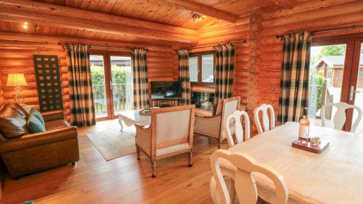 Endeavour Lodge 4 - Photo 1