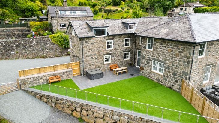 Valerian Lodge - Photo 1