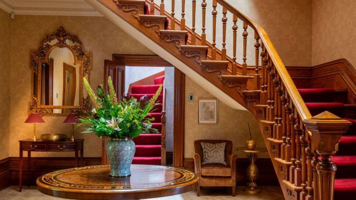 Moorlands Manor - Photo 2