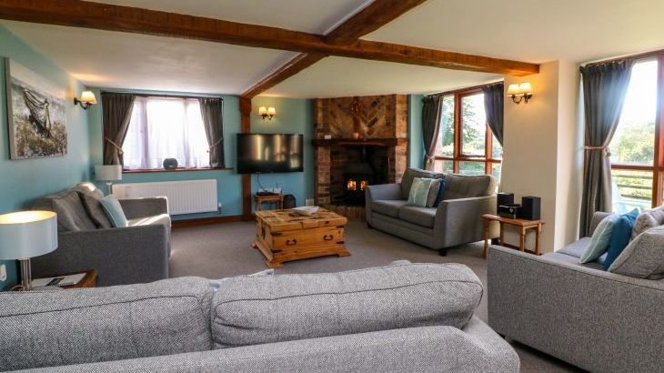 Apple Barn - Photo 4