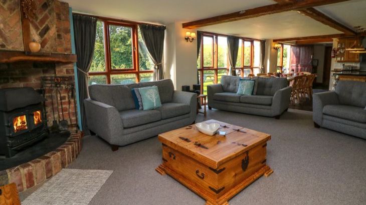 Apple Barn - Photo 5