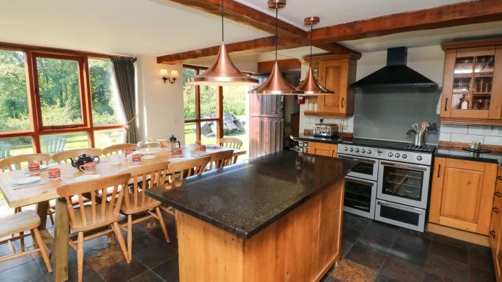 Apple Barn - Photo 9