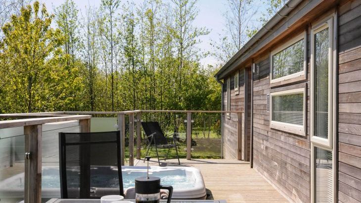 7 Meadow Retreat - Main Photo